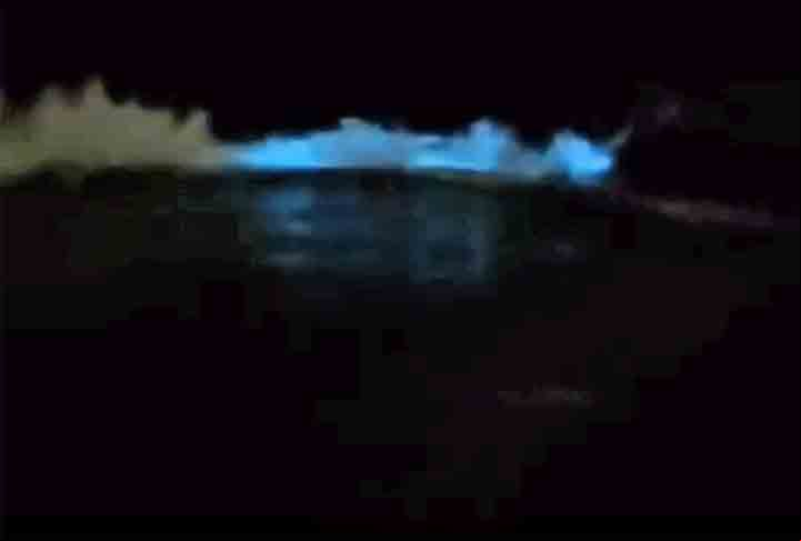 Imagens de um espetáculo natural de encher os olhos no litoral brasileiro viralizaram na internet no fim.de 2024. O “Mar Iluminado” foi nas praias do Sossego, Camboinhas e Itacoatiara, situadas na Região Oceânica de Niterói, no Rio de Janeiro.
