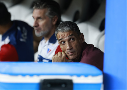 Técnico Vojvoda no jogo Fortaleza x Racing, no Castelão, pela Copa Libertadores 2025