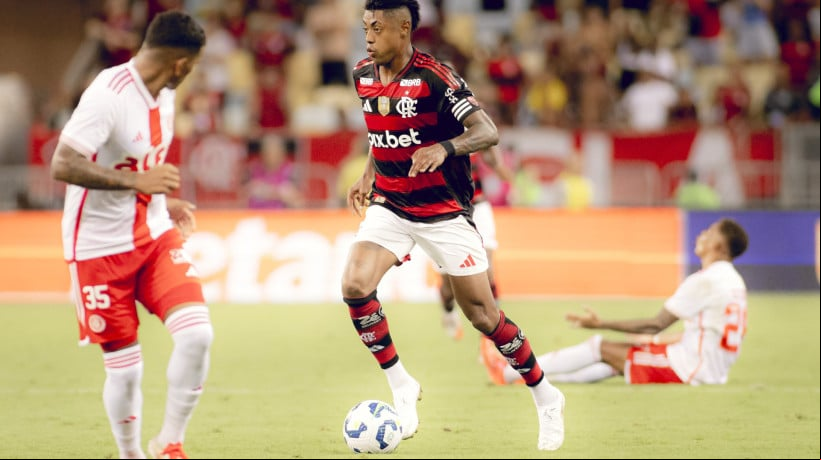 Atacante Bruno Henrique no jogo Flamengo x Internacional, no Maracanã, pelo Campeonato Brasileiro Série A 2025 