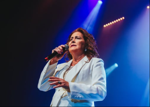 Cantora Joanna apresenta turnê comemorativa no Teatro RioMar

