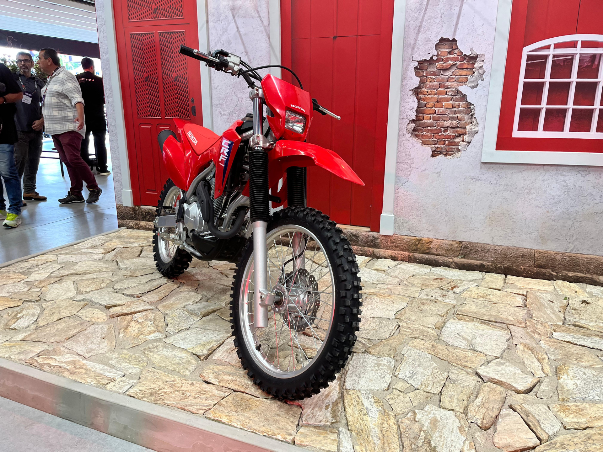 CRF 300F: preços não divugados; CRF 300F: preços não divugados;