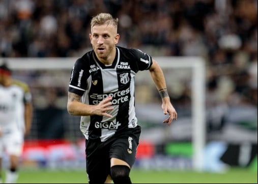 FORTALEZA,CEARÁ, BRASIL,01-06-2025: Pedro Henrique Jogo entre Ceará x Atlético Mineiro pelo Campeonato Brasileiro Serie A na Arena Castelão. (Foto: Samuel Setubal/ O Povo)