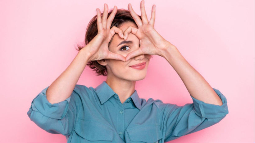 Simpatias para atrair amor podem ser feitas na sexta-feira 13 (Imagem: Roman Samborskyi | Shutterstock) 